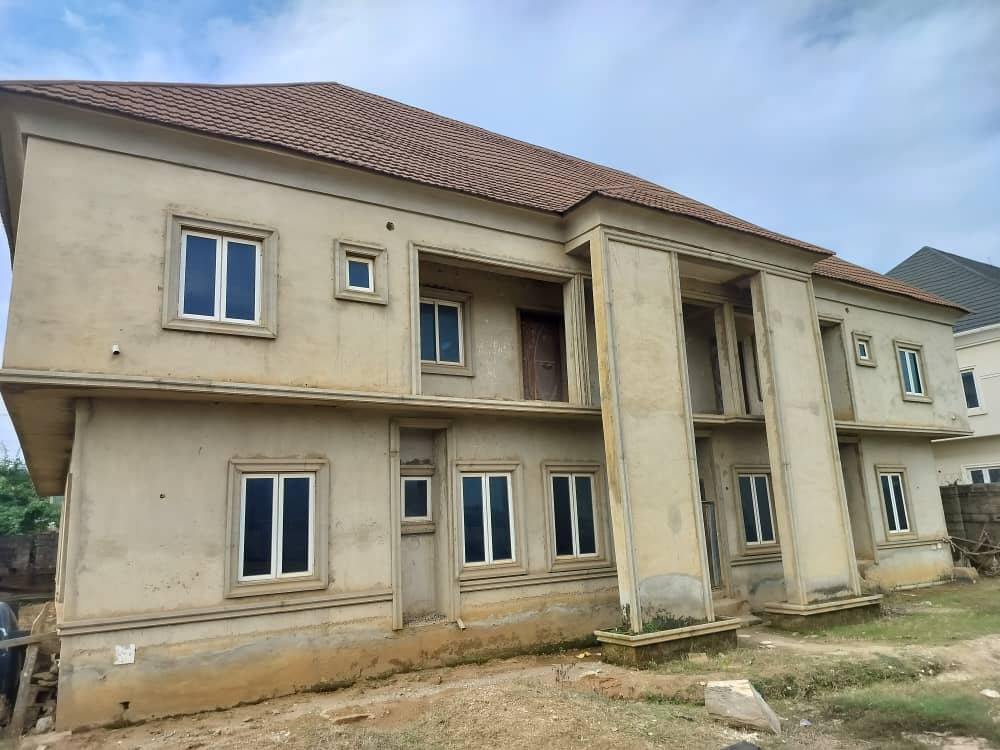 2 units of 4 bedroom Apartments and 2 units of 2 Bedroom Flat